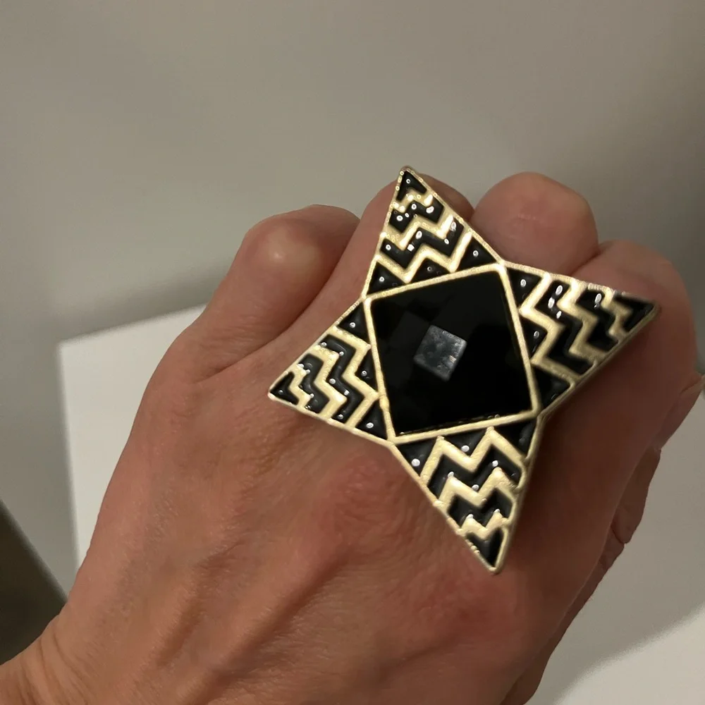 Statement Ring Black & Gold - Picture 6 of 10